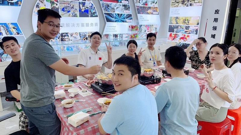 歡聚一堂，“趣”“味”無(wú)限—微視光電舉行月度聚餐趣味小活動(dòng)